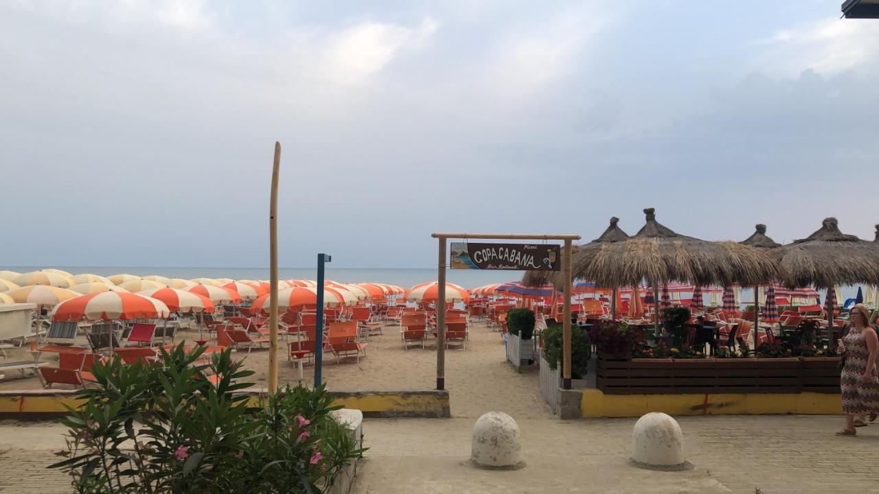 Sun&Sea Apartment Durres Bagian luar foto