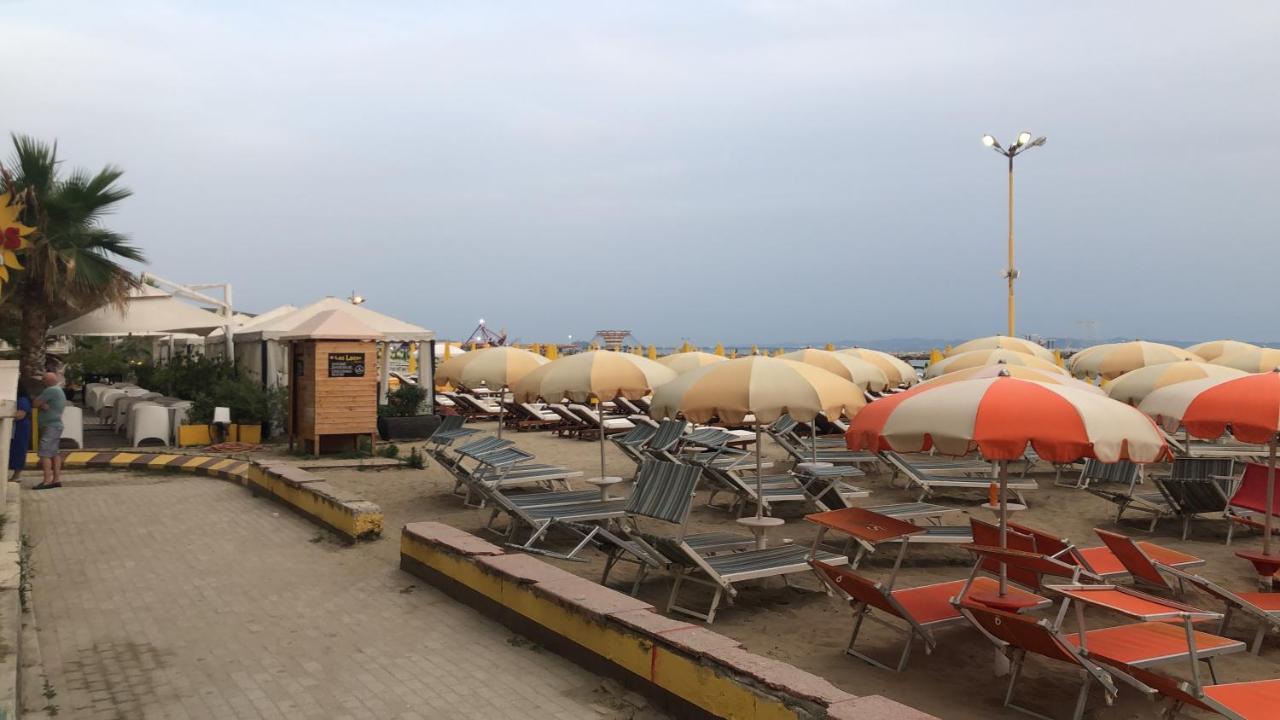 Sun&Sea Apartment Durres Bagian luar foto